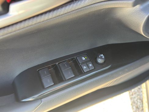 Used 2025 Toyota Camry SE AWD/4WD image 19