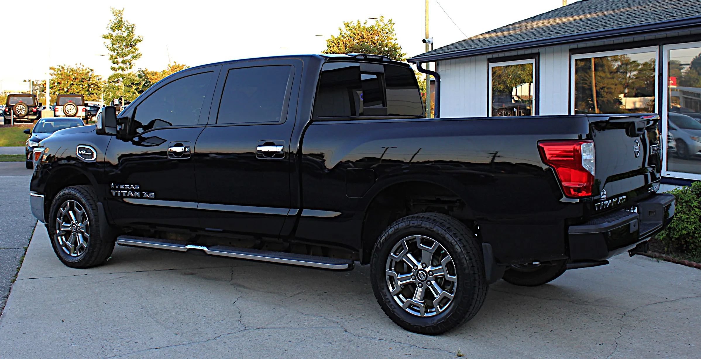 Used 2018 Nissan Titan SL w/ Texas Titan Edition AWD/4WD image 3
