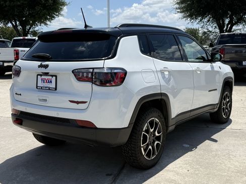 Used 2025 Jeep Compass Trailhawk AWD/4WD image 6
