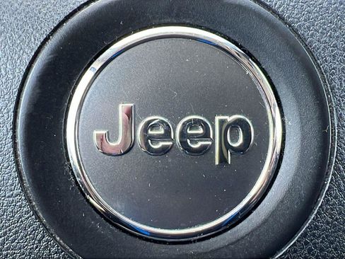 Used 2017 Jeep Cherokee 75th Anniversary AWD/4WD image 34