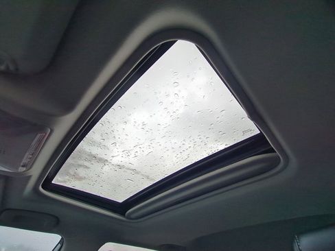 Used 2021 Toyota RAV4 Limited image 23