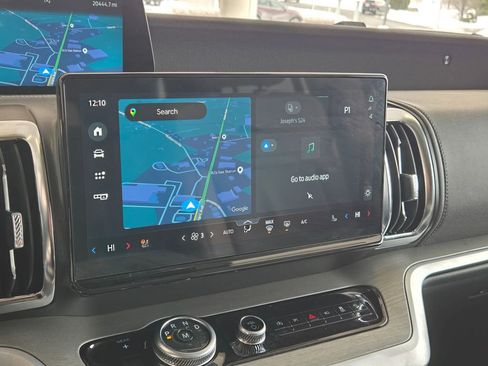 Used 2025 Ford Expedition Platinum image 19