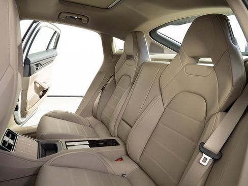 New 2026 Porsche Panamera image 22