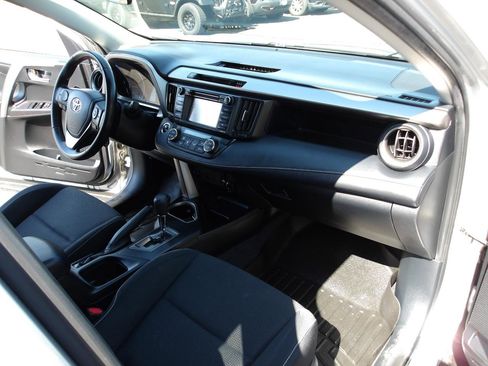 Used 2018 Toyota RAV4 XLE AWD/4WD image 13