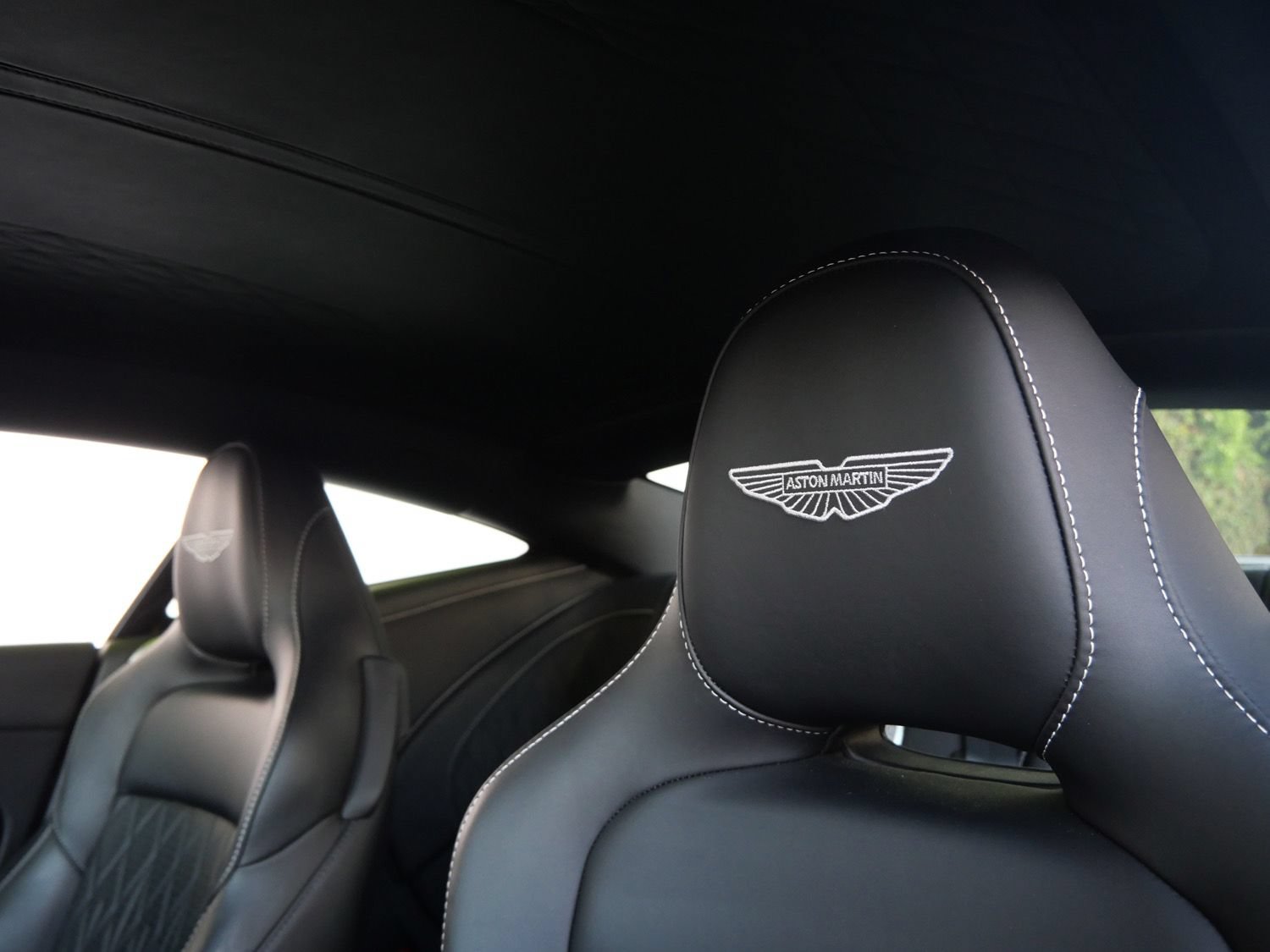 Used 2024 Aston Martin DB12 Coupe RWD image 5