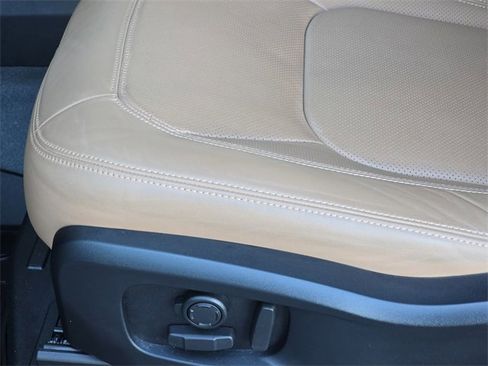 Used 2025 Land Rover Defender 90 S image 27