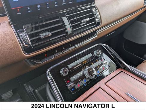 Used 2024 Lincoln Navigator L Reserve AWD/4WD image 16