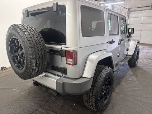 Used 2015 Jeep Wrangler Unlimited Sahara w/ Dual Top Group AWD/4WD image 5