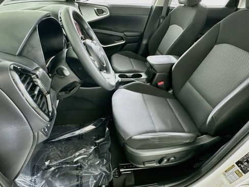Used 2023 Kia Soul S FWD image 9
