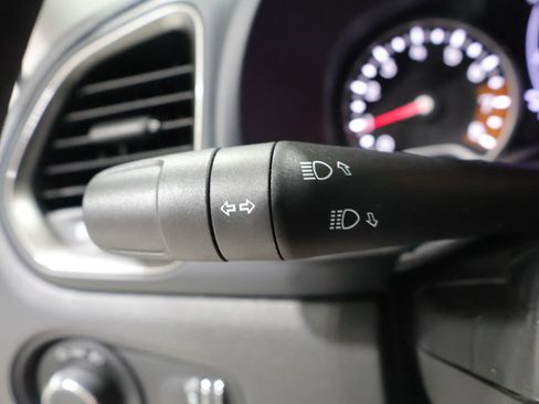 Used 2023 Jeep Renegade Latitude AWD/4WD image 36