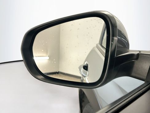 Used 2024 Chevrolet TrailBlazer LT AWD/4WD image 16