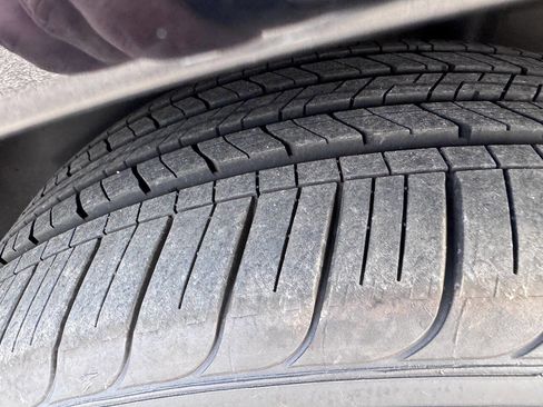 Used 2018 Ford Taurus SHO image 19