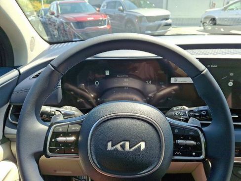 New 2026 Kia Carnival SX image 9