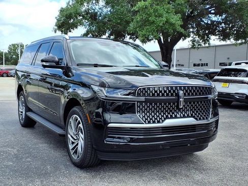 New 2026 Lincoln Navigator L Premier AWD/4WD image 4
