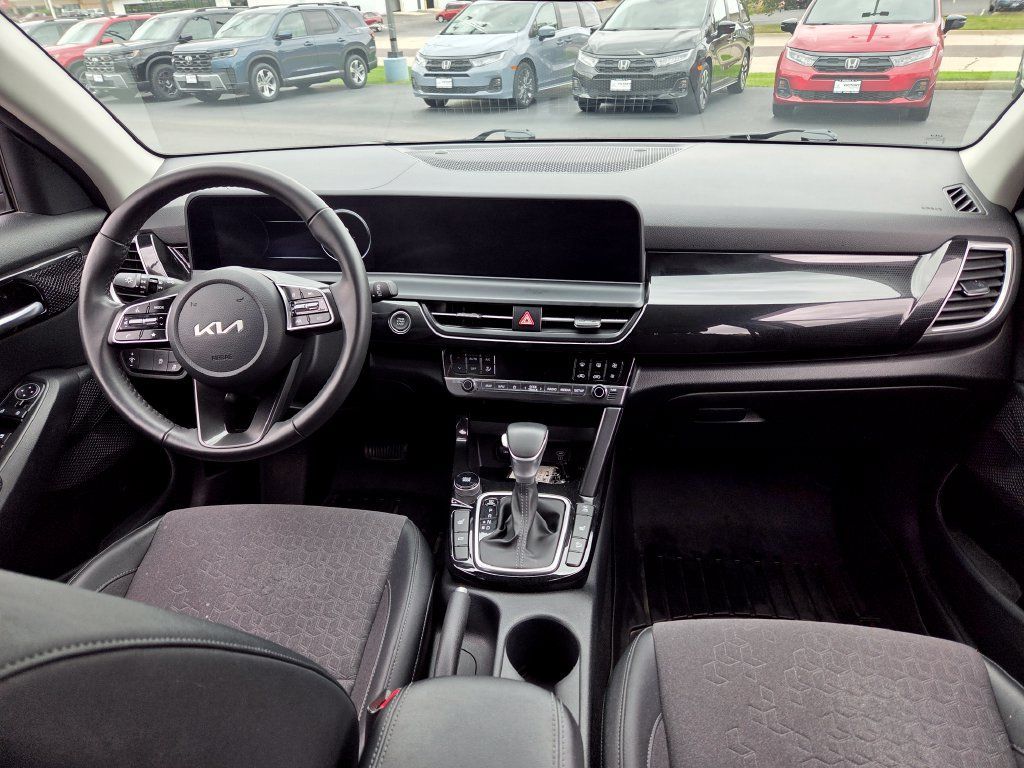 Used 2024 Kia Seltos S AWD/4WD image 29