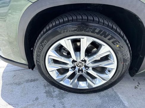Used 2023 Toyota Highlander Limited image 10