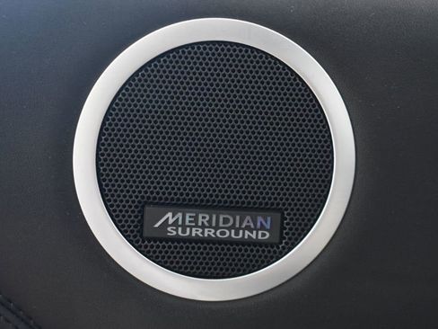 Used 2020 Land Rover Discovery HSE Luxury image 17