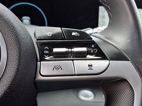 Used 2025 Hyundai Elantra Limited FWD image 23
