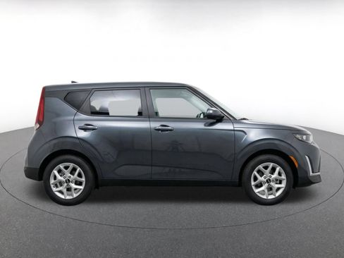 Used 2025 Kia Soul LX w/ LX Technology Package FWD image 11