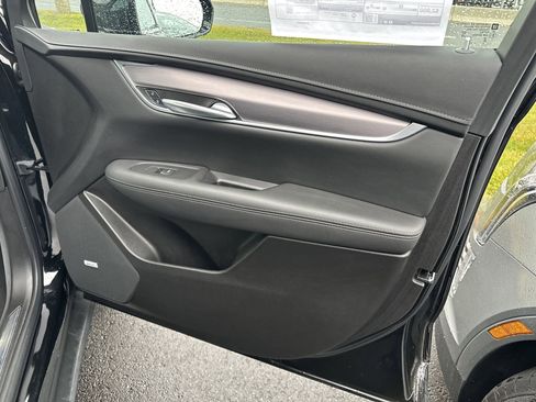 Certified 2024 Cadillac XT5 Luxury w/ LPO, Floor Liner Package image 14