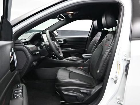 Used 2025 Jeep Compass Trailhawk AWD/4WD image 19