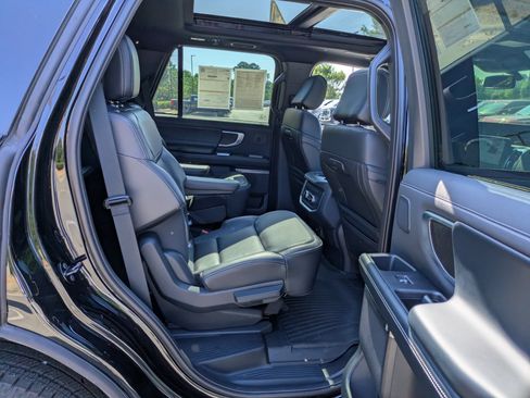 Certified 2025 Ford Expedition Platinum w/ Stealth Performance Package AWD/4WD image 36