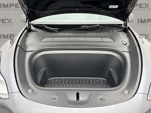 Used 2024 Tesla Model Y Long Range image 38