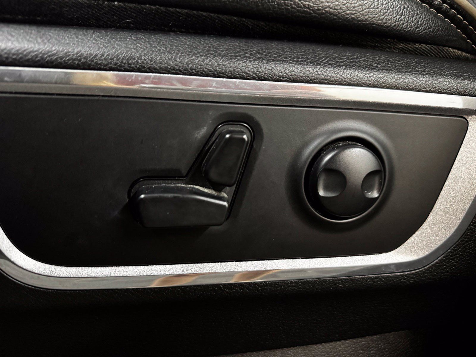 Used 2023 RAM 1500 Laramie AWD/4WD image 28