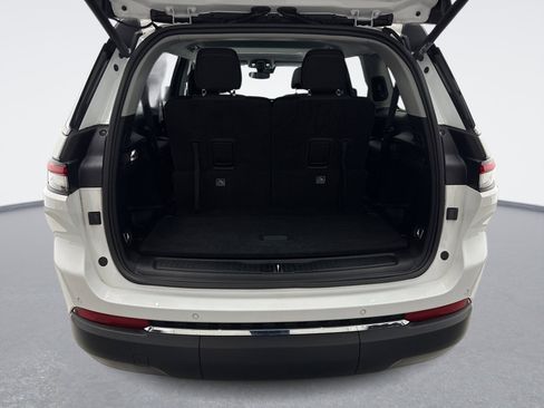 Used 2022 Jeep Grand Cherokee L Laredo w/ Luxury Tech Group I image 23