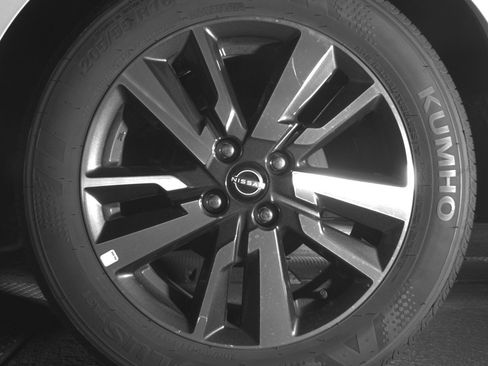 Used 2025 Nissan Versa SV FWD image 14