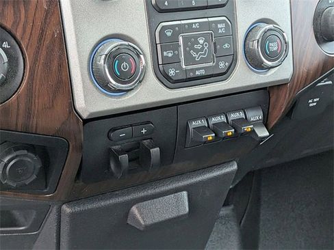 Used 2015 Ford F350 Lariat w/ Chrome Package image 20