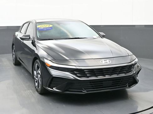 Used 2024 Hyundai Elantra SEL w/ Convenience Package image 9