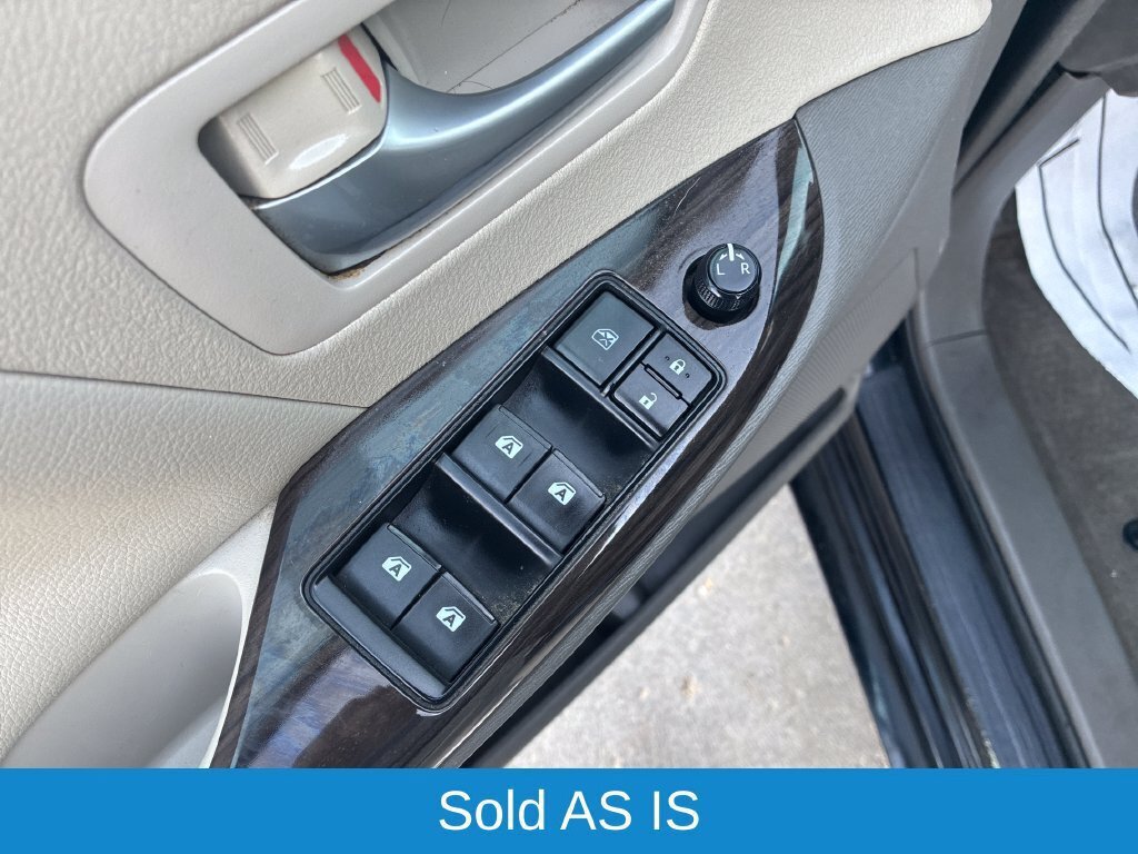 Used 2015 Toyota Sienna XLE w/ XLE Navigation Package FWD image 14