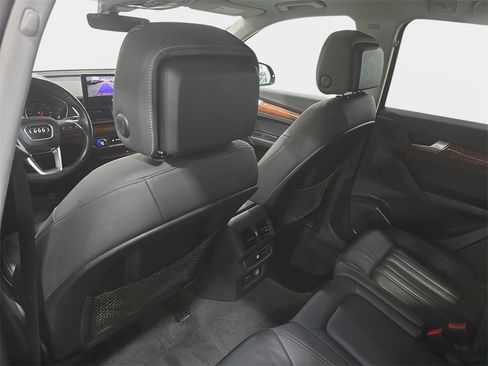 Used 2023 Audi Q5 2.0T Premium w/ Convenience Package image 13