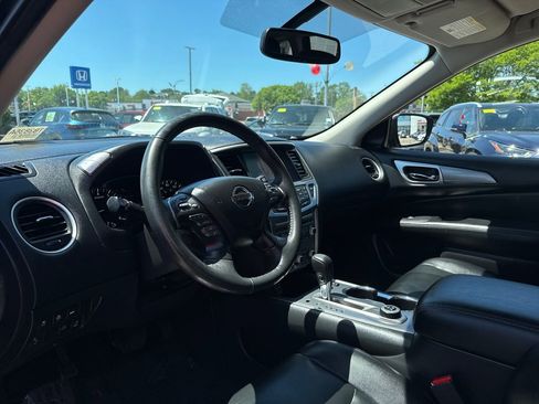 Used 2018 Nissan Pathfinder SL w/ Midnight Edition Package AWD/4WD image 16