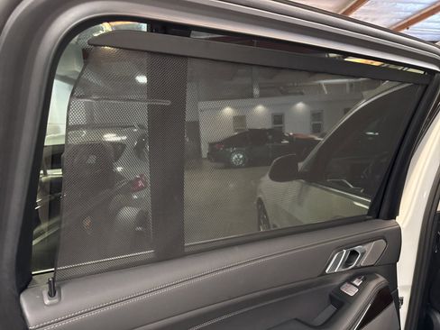 Used 2024 BMW X7 xDrive40i image 16