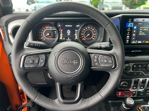 Used 2025 Jeep Wrangler Sport AWD/4WD image 25