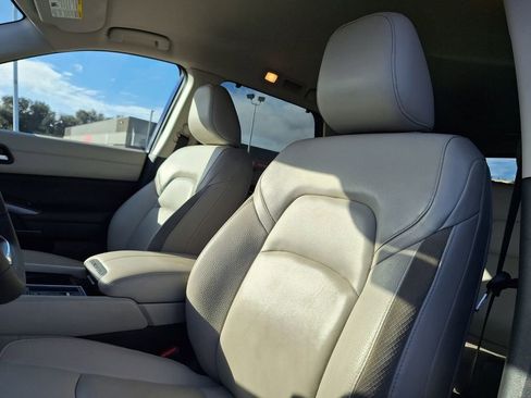 Used 2024 Nissan Pathfinder SL image 11