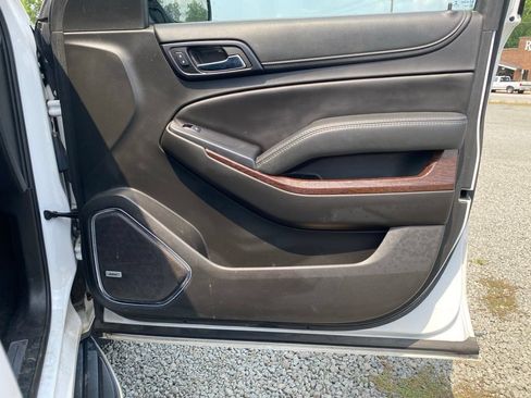 Used 2017 GMC Yukon XL SLT AWD/4WD image 23
