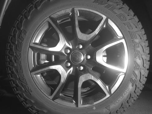 Used 2025 Jeep Compass Trailhawk AWD/4WD image 12