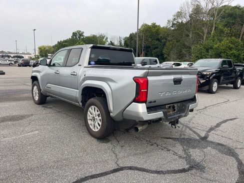 Used 2026 Toyota Tacoma SR5 AWD/4WD image 3