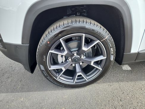 New 2026 Jeep Cherokee Limited image 25