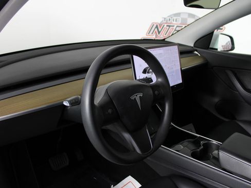 Used 2020 Tesla Model Y Long Range image 10