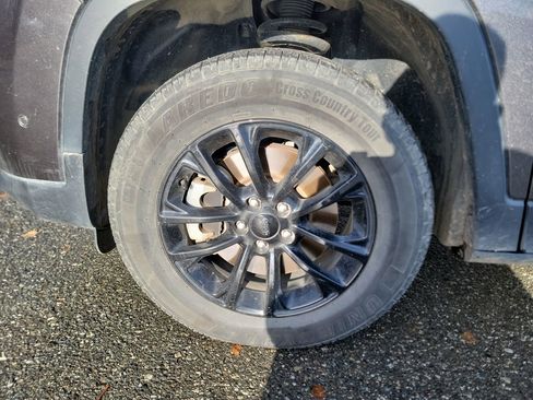 Used 2023 Jeep Cherokee Altitude Lux image 10