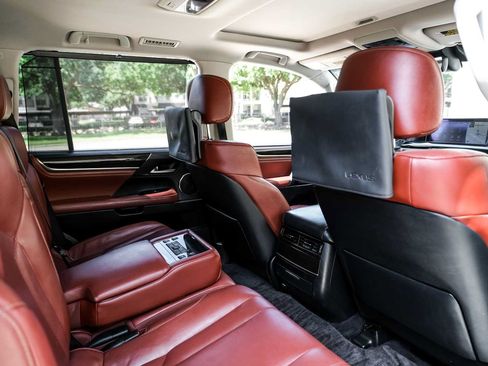 Used 2017 Lexus LX 570 4WD w/ Luxury Package image 38