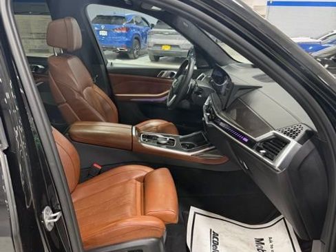 Used 2023 BMW X7 M60i image 27