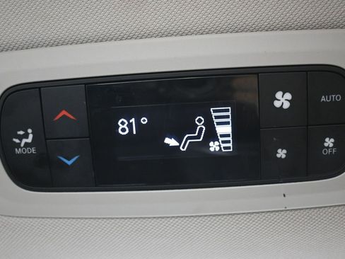 Used 2024 Chrysler Pacifica Touring-L image 33