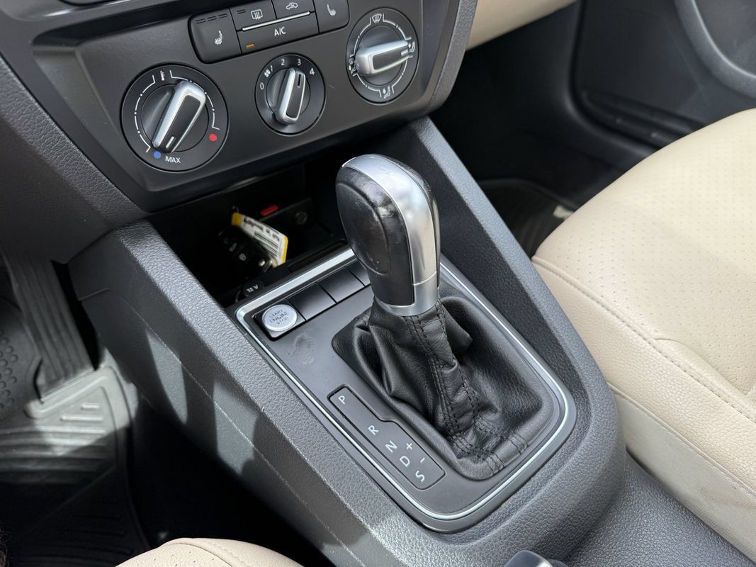 Used 2017 Volkswagen Jetta SE FWD image 31