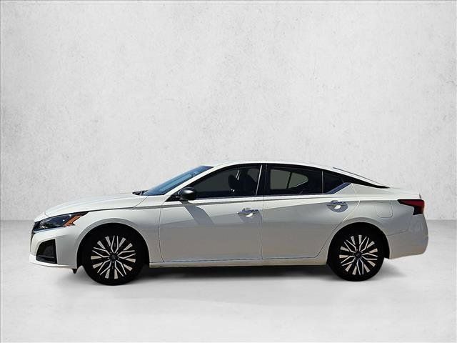 Used 2025 Nissan Altima 2.5 SV FWD image 9