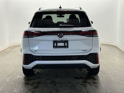 New 2026 Volkswagen Tiguan SE R-Line image 4